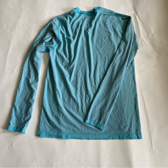 Lululemon Long sleeve in light blue - Picture 4 of 5
